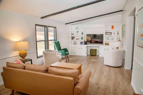 Purple Parrot House in Keuka Lake