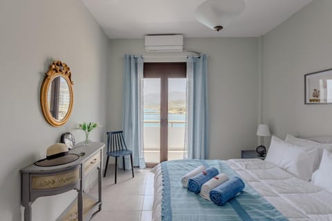 Bed, Bedroom, Sea view, towels, air conditioner