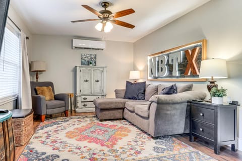 Farmhouse with Backyard Barn-Close River Access! House in New Braunfels