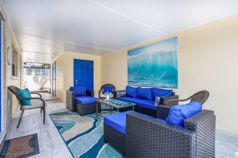 Lulu's Crescent Cottages - Entire two unit complex House in Siesta Beach