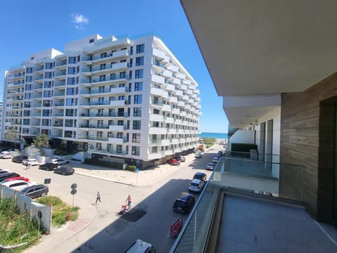 Day, Neighbourhood, Sea view, Street view, Location, Parking