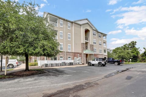 4 Bedroom modern condo with community pool House in Surf City