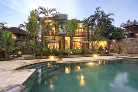 Property building, Garden, Swimming pool