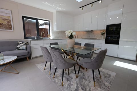 Dining area, kitchen