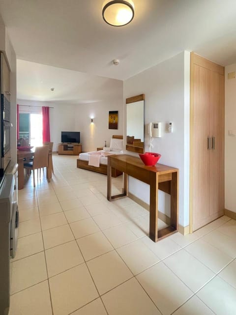 TV and multimedia, Kitchen or kitchenette, Living room, Dining area