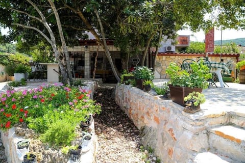 Location, children, Family