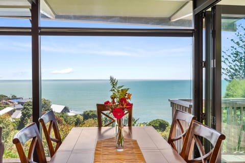 G SPOT UPPER LEVEL with spa Apartment in Raglan