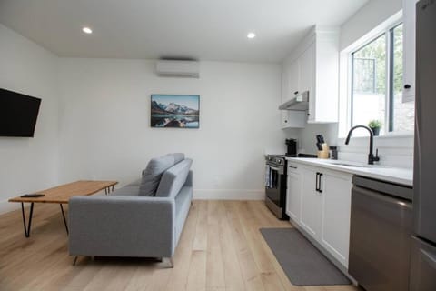 Lakeside Living New 1 Bedroom Retreat Apartment in Lake Cowichan