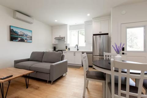 Lakeside Living New 1 Bedroom Retreat Apartment in Lake Cowichan