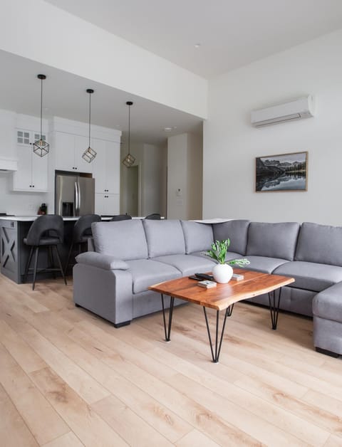 Lakeside Living New 3 Bedroom Retreat Apartment in Lake Cowichan