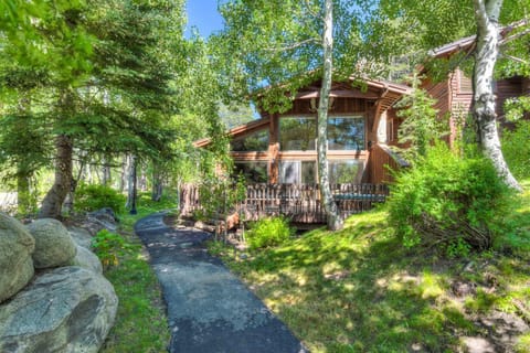 Ridge Court Barrel - Relax in Private Hot Tub House in Palisades Tahoe (Olympic Valley)