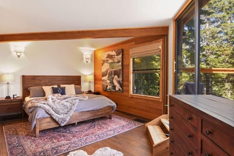 Snowshoe Cabin - 3 Decks BBQ & Hot Tub Cabin in Tahoe City