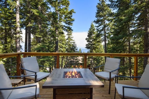 Snowshoe Cabin - 3 Decks BBQ & Hot Tub Cabin in Tahoe City