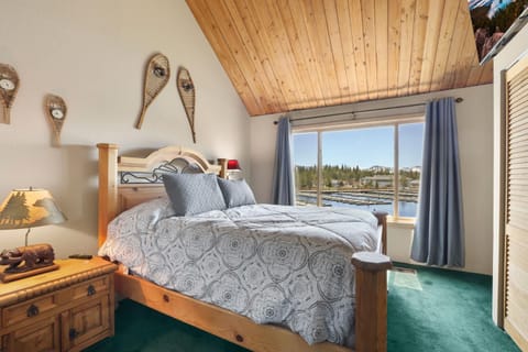 Tahoe Keys Marina View - 3 BDR Desirable Community Apartment in South Lake Tahoe