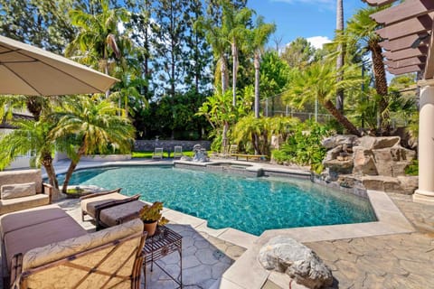Patio, Spring, Day, Natural landscape, Garden, Garden view, Pool view, Swimming pool, sunbed