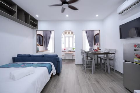 Communal lounge/ TV room, Bed, Living room, Photo of the whole room, Seating area, Dining area, Evening entertainment, Bedroom, air conditioner