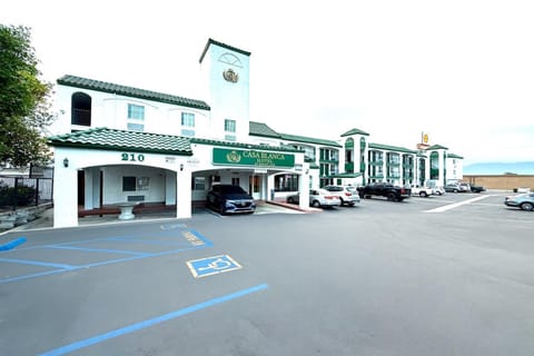 Casa Blanca Hotel - Corona Hotel in Corona