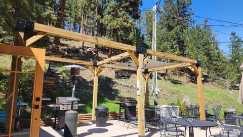 Allen Gulch Motel Hotel in Hill City