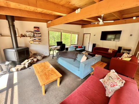 Communal lounge/ TV room, Living room, Seating area, fireplace