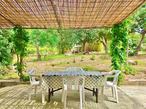 BBQ facilities, Garden, Garden, Dining area, Garden view