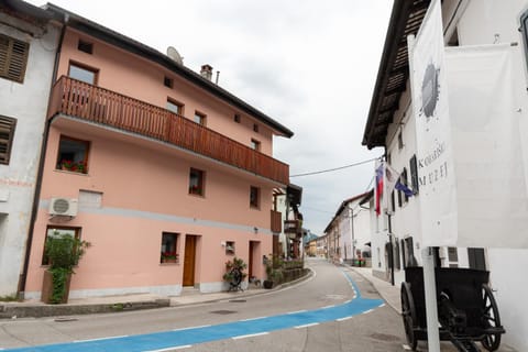 Property building, Day, Neighbourhood, Street view, Location