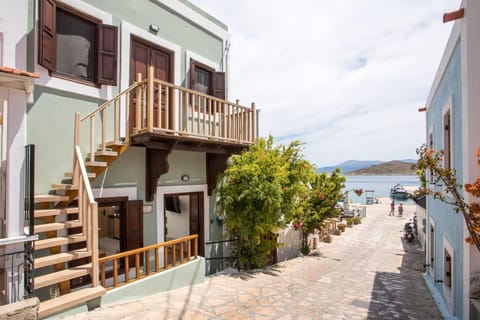 Property building, Neighbourhood, Natural landscape, Balcony/Terrace, Sea view, Street view
