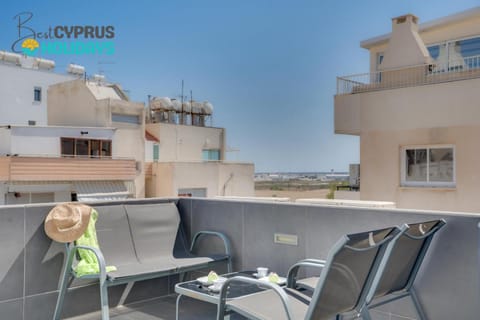 Property building, Day, View (from property/room), Balcony/Terrace, Living room