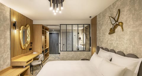 Bed, View (from property/room), Photo of the whole room, Decorative detail, Bedroom, wardrobe