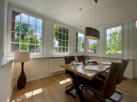 Seating area, Dining area