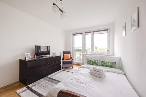 Communal lounge/ TV room, Bed, TV and multimedia, Photo of the whole room, Evening entertainment, Bedroom, towels
