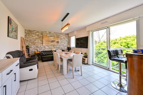 TV and multimedia, Living room, Dining area