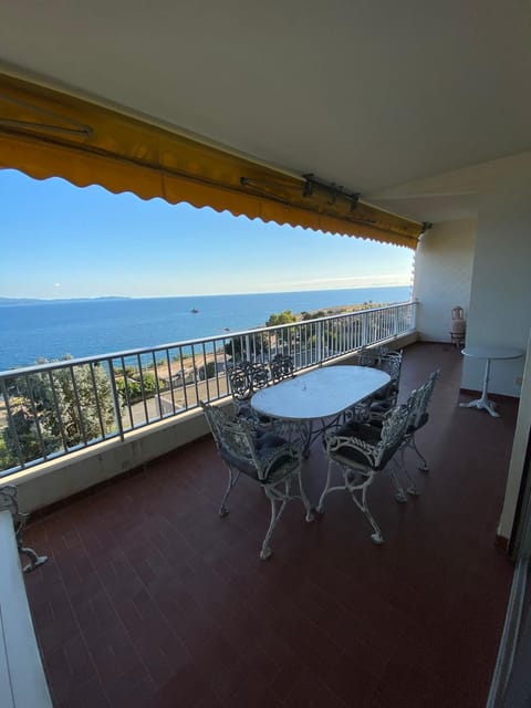 Day, Natural landscape, View (from property/room), Balcony/Terrace, Dining area, Mountain view, Sea view
