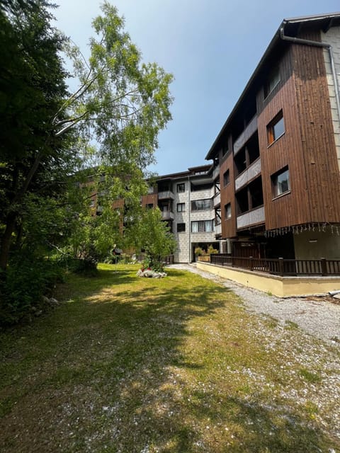 Property building, Natural landscape, Garden view