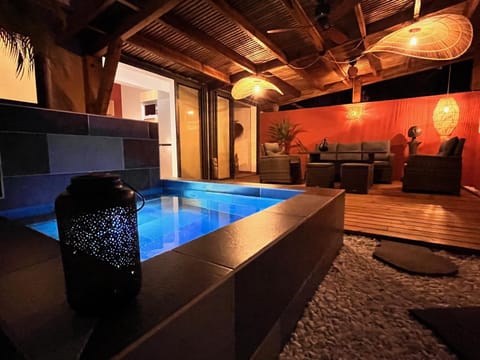 Living room, Swimming pool, sunbed