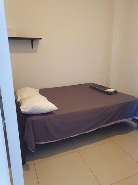Bed, towels