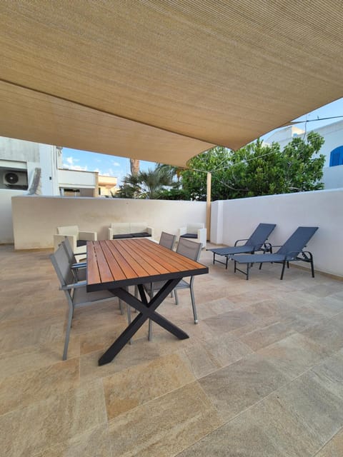 Patio, Dining area, sunbed