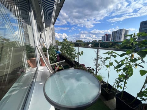 View (from property/room), Balcony/Terrace, City view