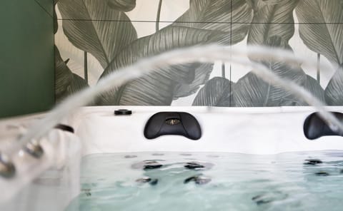 Hot Tub, Bathroom, Spa and wellness centre/facilities, Spa and wellness centre/facilities