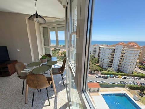 Bird's eye view, Dining area, City view, Pool view, Sea view