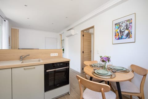 Kitchen or kitchenette, Dining area, dishwasher, oven, stove