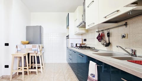 Kitchen or kitchenette, Dining area, pet friendly, stove