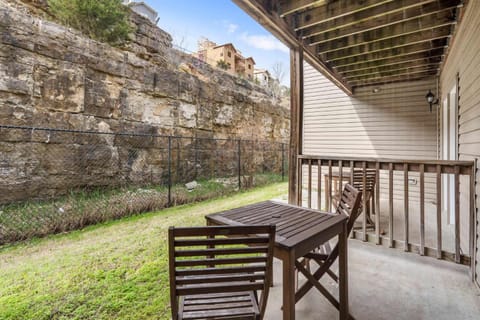 The Moab Swimming Pool House in Branson