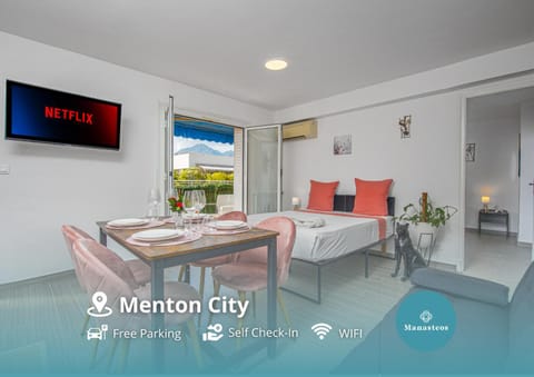 Bed, TV and multimedia, Balcony/Terrace, Seating area, Dining area, towels, air conditioner