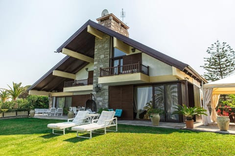 Luxurious Seafront Villa in Pefkohori Villa in Halkidiki