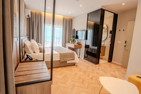TV and multimedia, Photo of the whole room, Bedroom, towels