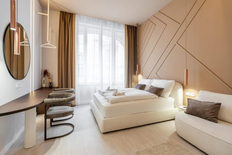 Bed, Living room, Photo of the whole room, Seating area, Bedroom