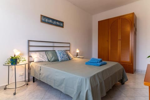 Bed, Photo of the whole room, Bedroom, towels, wardrobe