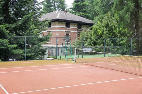Tennis court, Tennis court