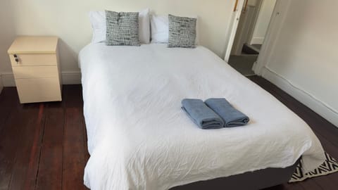 Spacious room 3 Vacation rental in Bristol