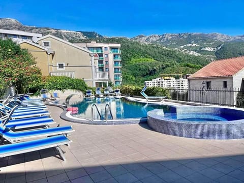 Swimming pool, Swimming pool, sunbed